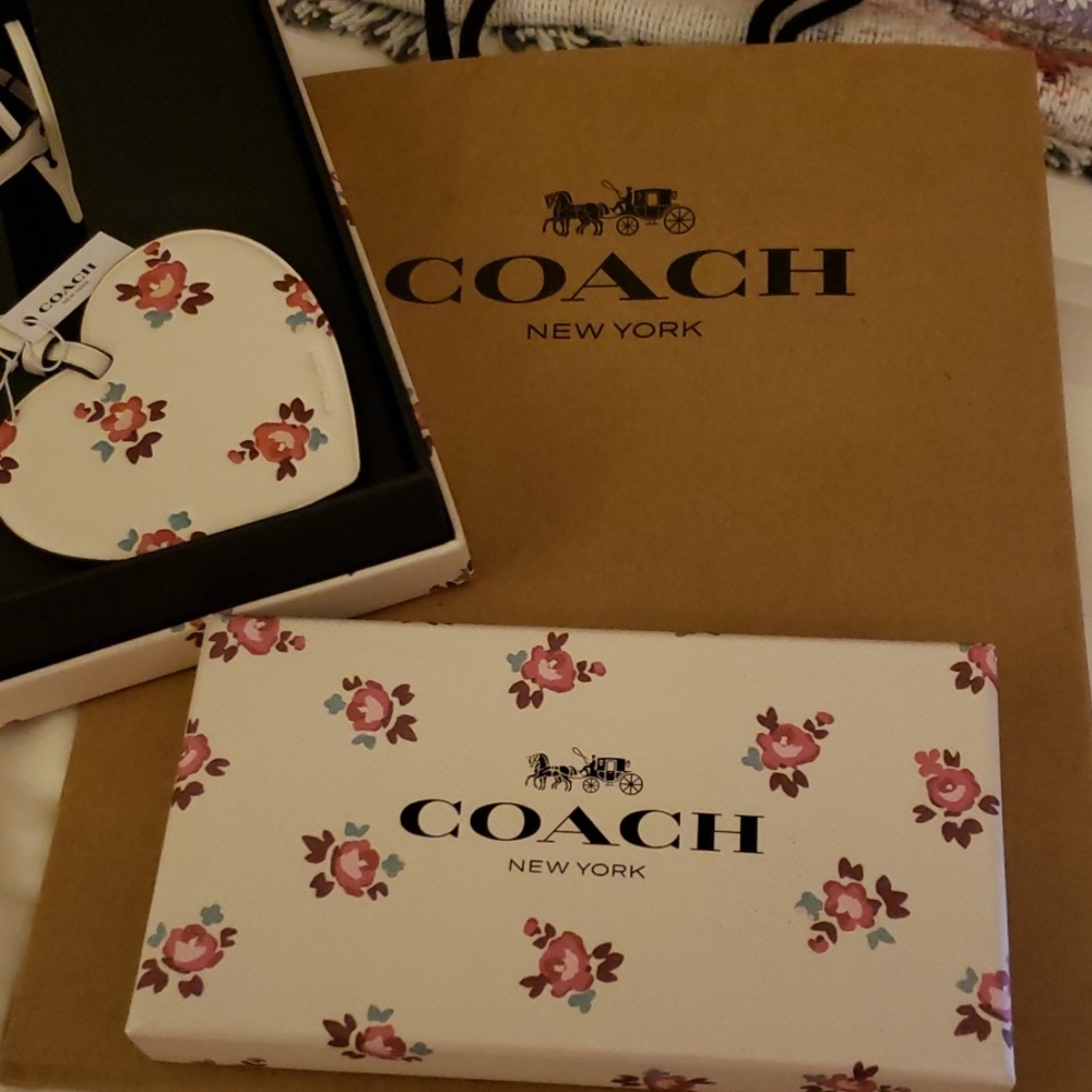 Adorable coach floral Heart keychain